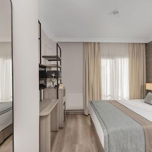 Standard Double or Twin Room Garden View